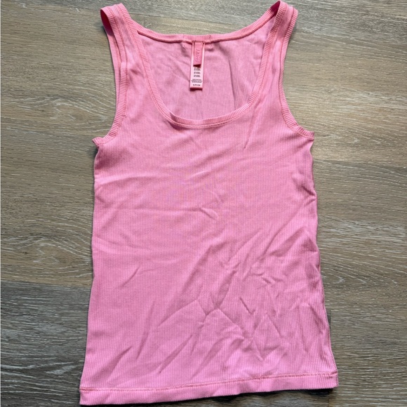SKIMS Tops - SKIMS Pink Ribbed Tank Top